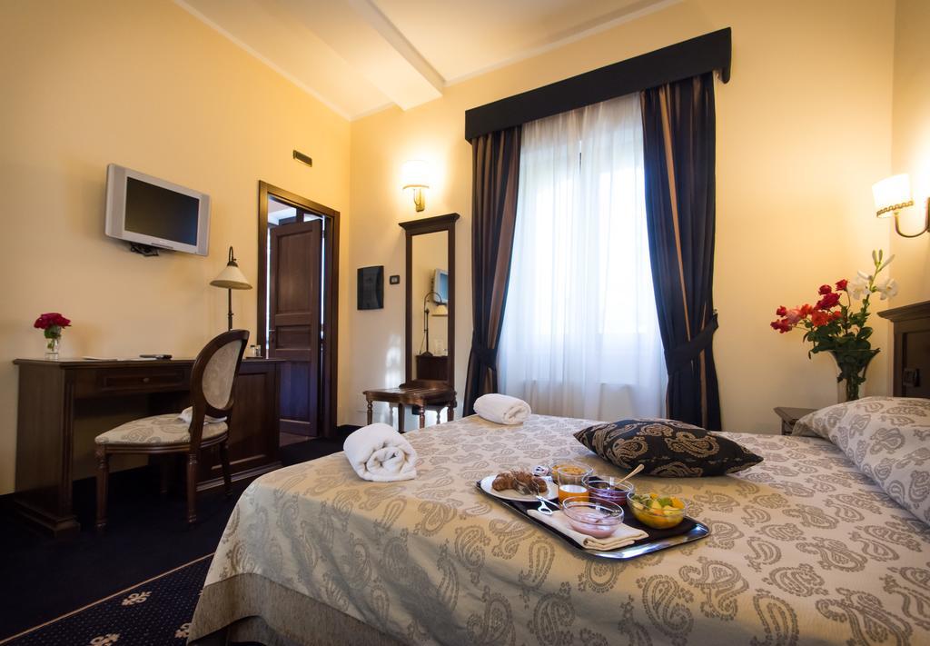 Antica Stazione Hotel Chiaramonte Gulfi Ngoại thất bức ảnh