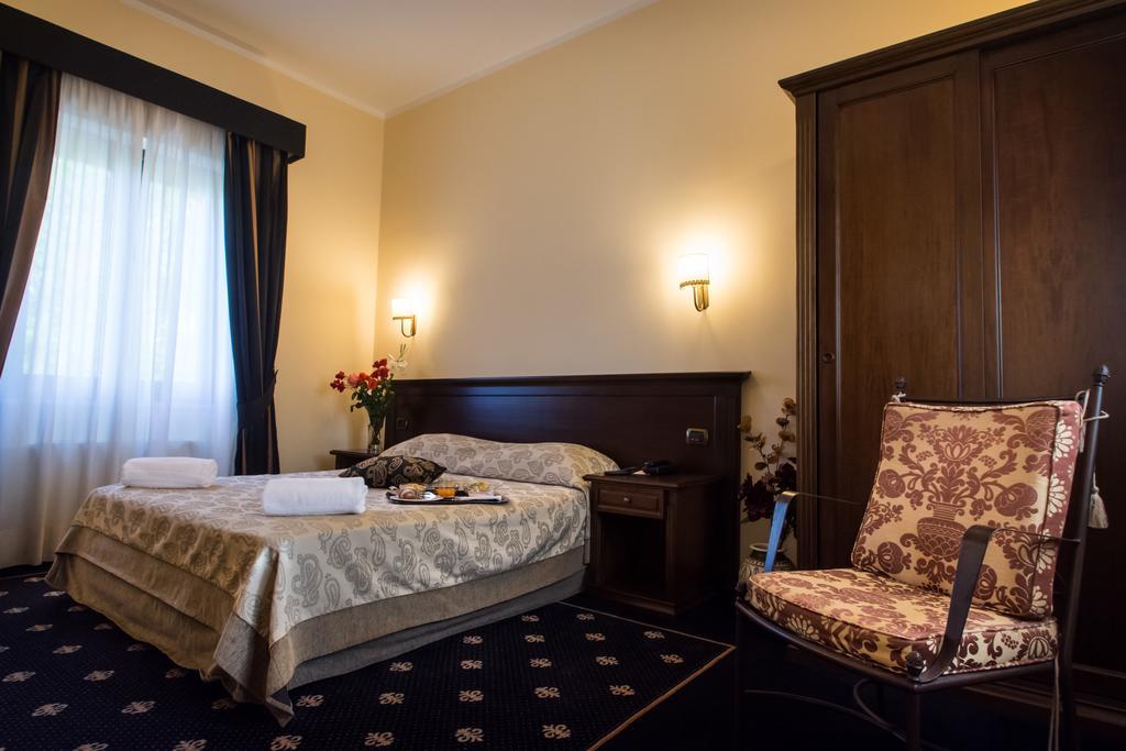 Antica Stazione Hotel Chiaramonte Gulfi Ngoại thất bức ảnh