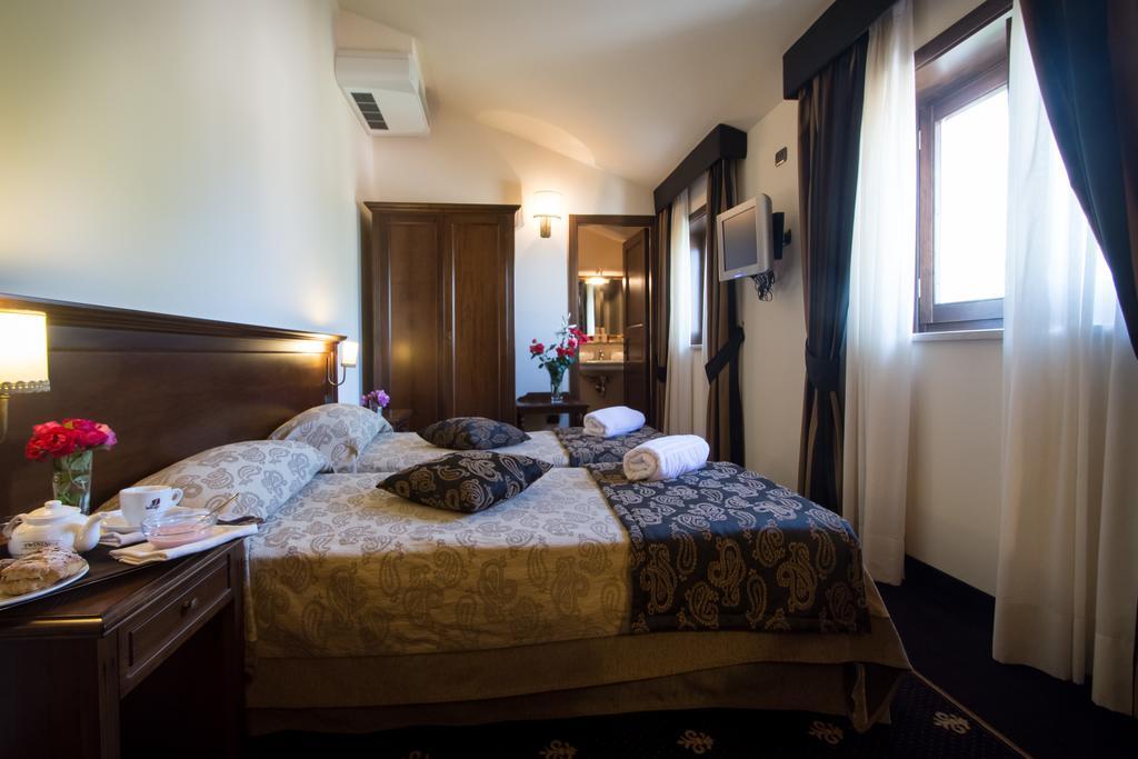 Antica Stazione Hotel Chiaramonte Gulfi Phòng bức ảnh