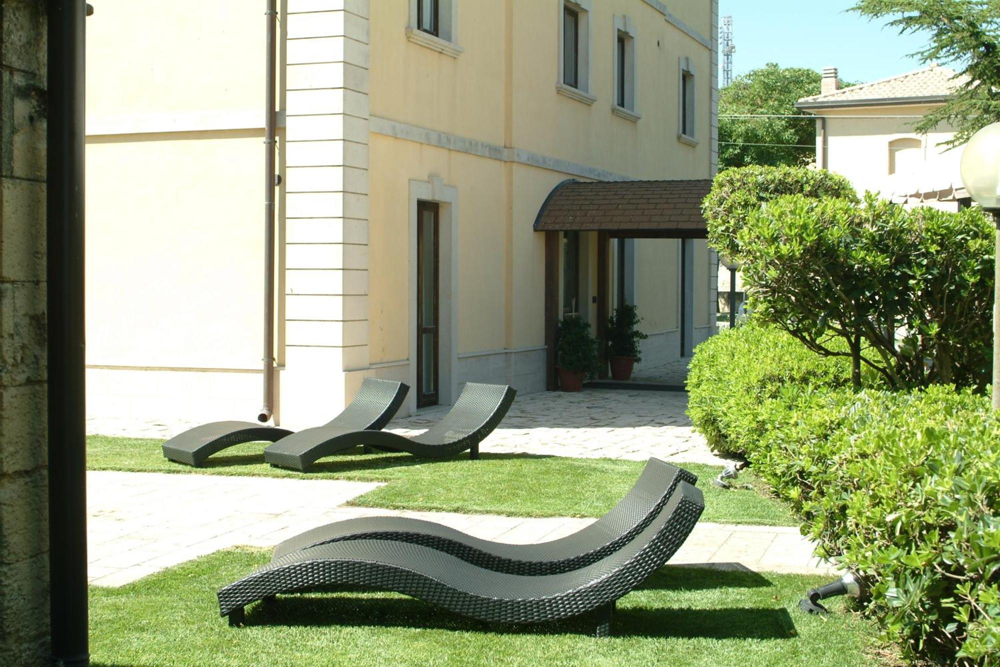 Antica Stazione Hotel Chiaramonte Gulfi Ngoại thất bức ảnh
